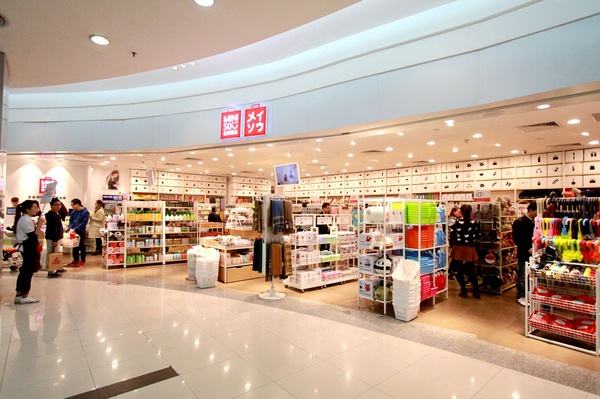 名創(chuàng)優(yōu)品：靠10元一件的爆品，年營收120億，4年連開2600家店，全憑這三個秘訣！